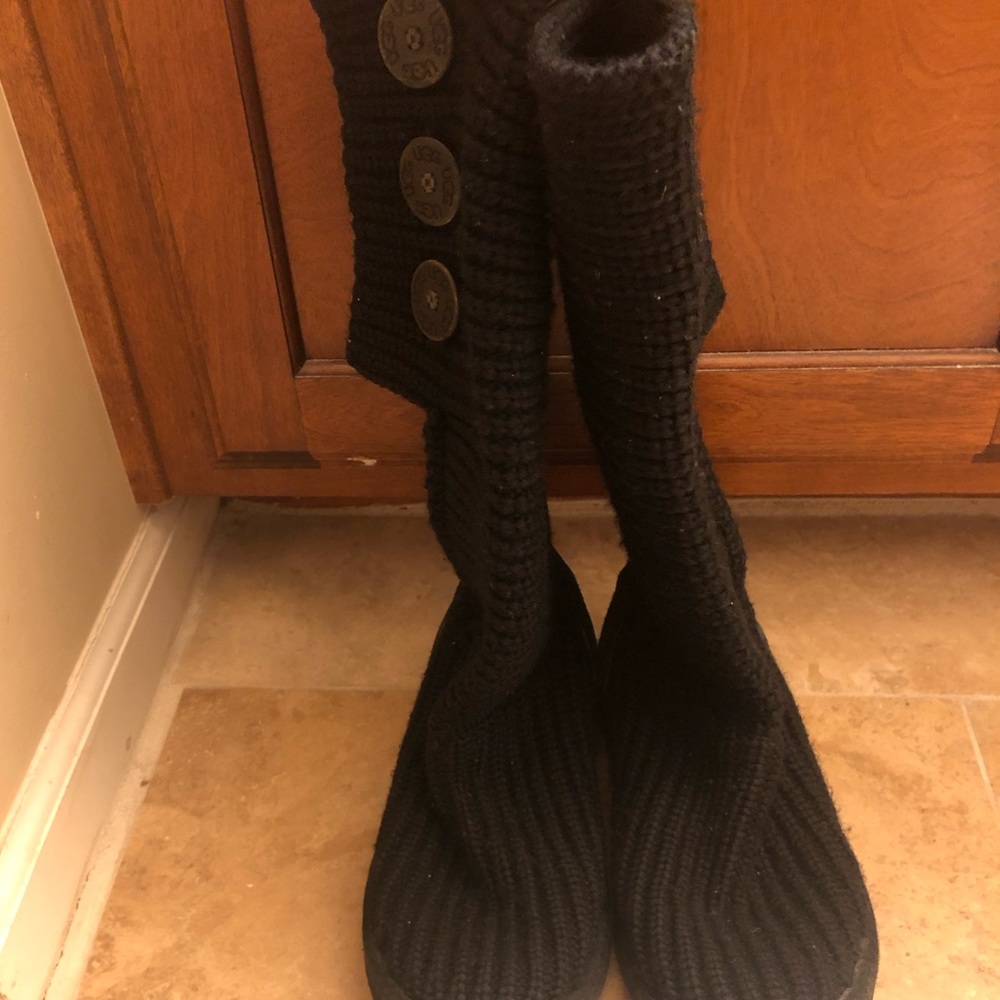 Black knit uggs size 7